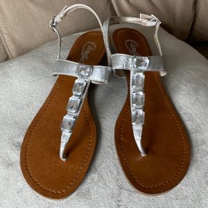 Womens candie’s silver sandals size 7 med